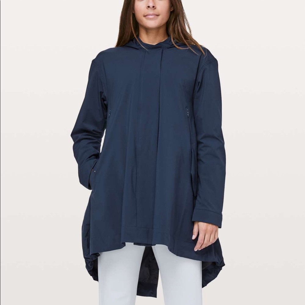 Lululemon Swing Trench In Navy.  Worn 3 times!